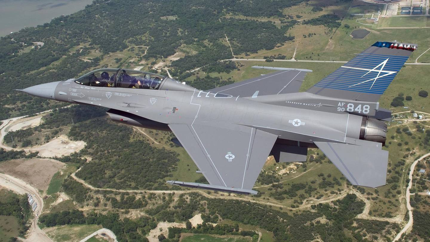 Η USAF αναβαθμίζει άρον άρον τα F-16 – Τα F-35 εμφάνισαν…σκουριά – Οι παραδόσεις σταμάτησαν